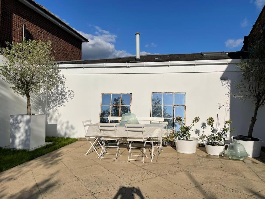 Willow House, Georgian Property In シェパートン エクステリア 写真
