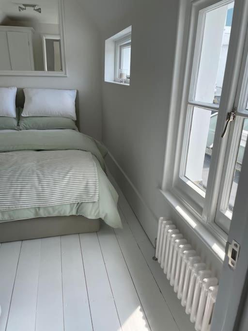 Willow House, Georgian Property In シェパートン エクステリア 写真