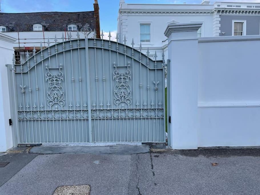 Willow House, Georgian Property In シェパートン エクステリア 写真