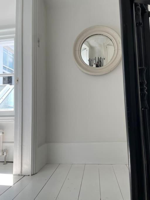 Willow House, Georgian Property In シェパートン エクステリア 写真